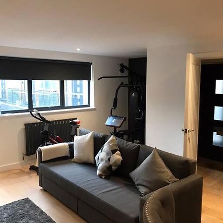 New Town House With *Free Allocated Parking* Appartamento Hove Esterno foto