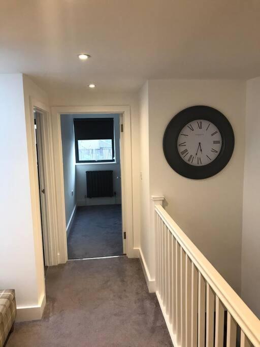 New Town House With *Free Allocated Parking* Appartamento Hove Esterno foto