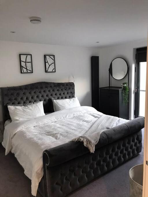 New Town House With *Free Allocated Parking* Appartamento Hove Esterno foto